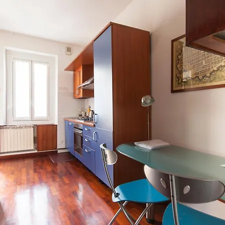 De Angeli Cozy Apartment- Youhosty-3